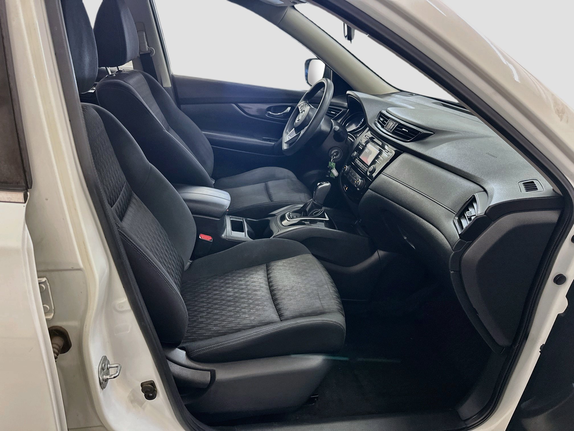 Used 2017 Nissan Rogue S AWD/4WD image 31