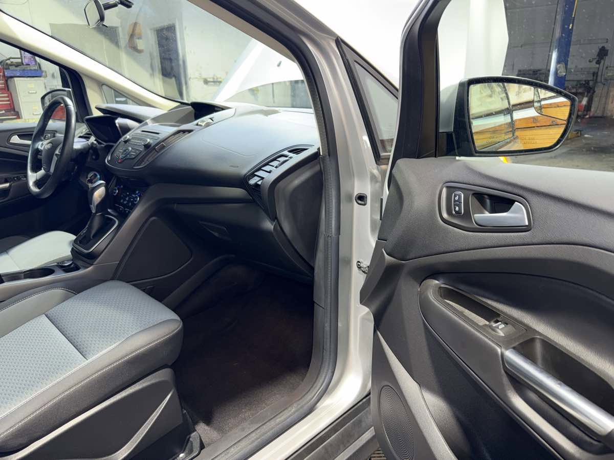 Used 2017 Ford C-MAX Energi SE FWD image 25