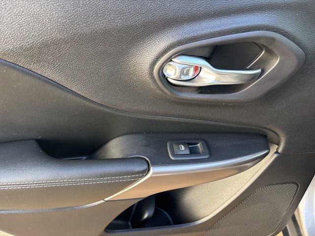 Used 2019 Jeep Cherokee Latitude w/ Cold Weather Group image 29