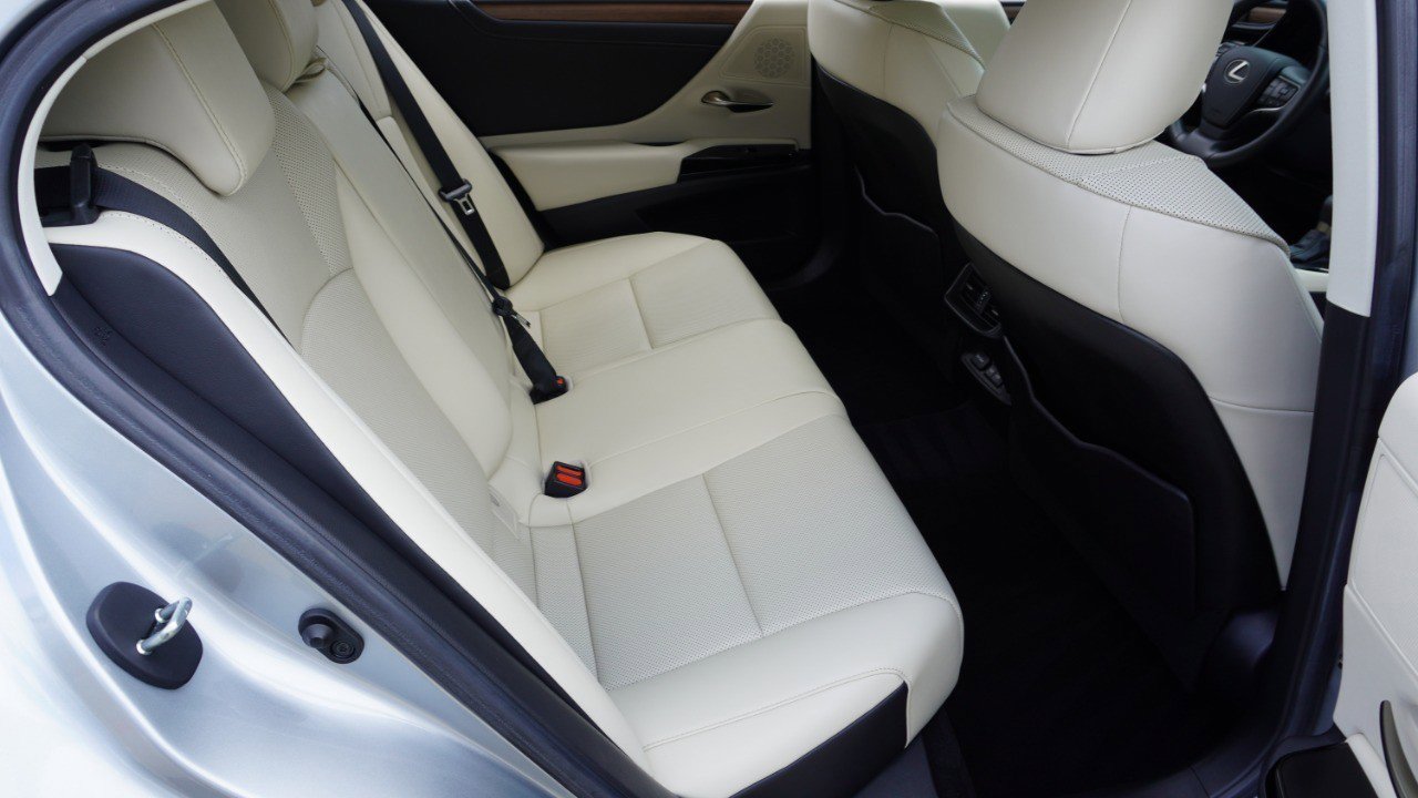 Certified 2023 Lexus ES 350 w/ Premium Package image 32