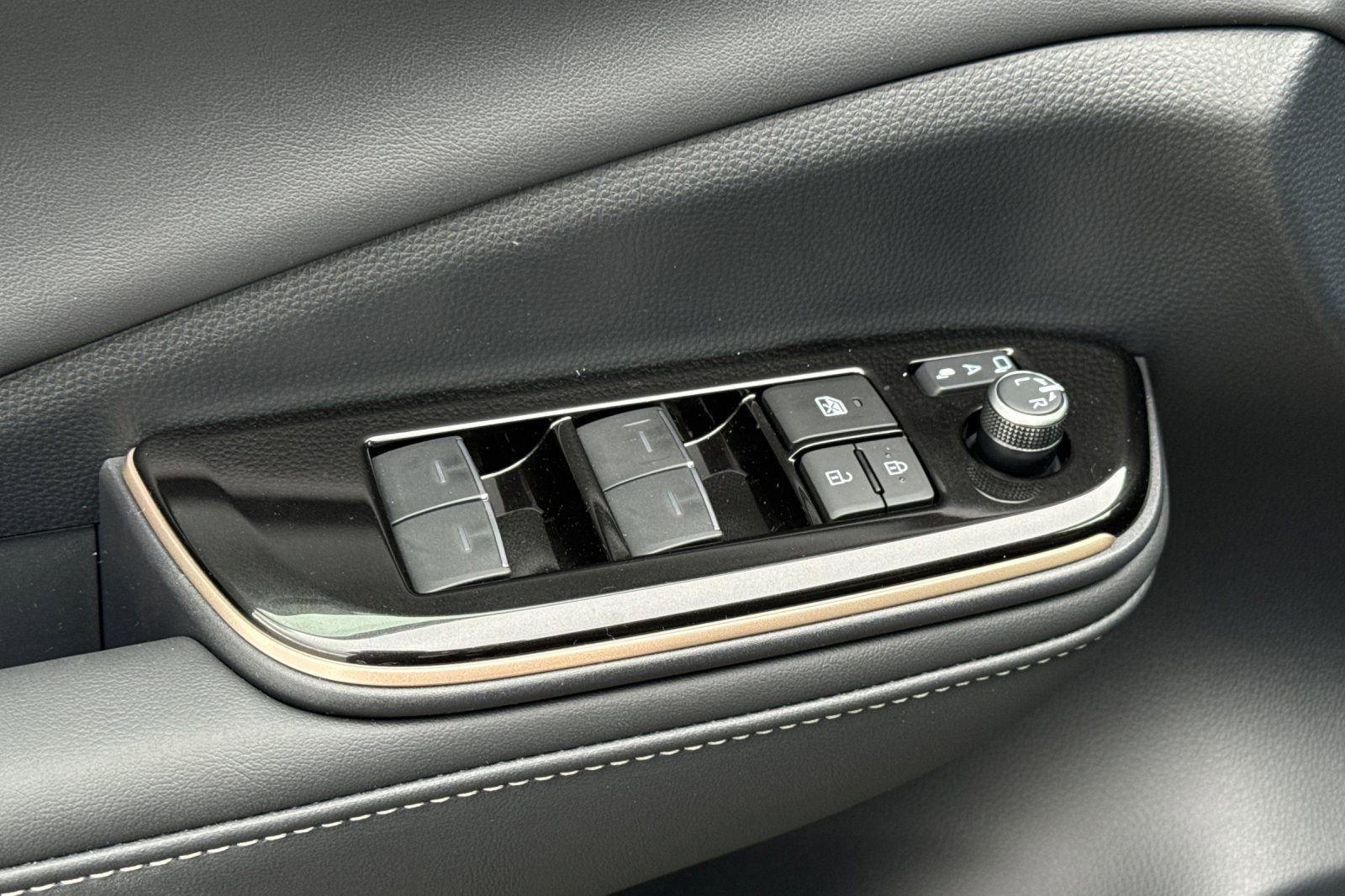 New 2026 Toyota Crown Platinum image 12