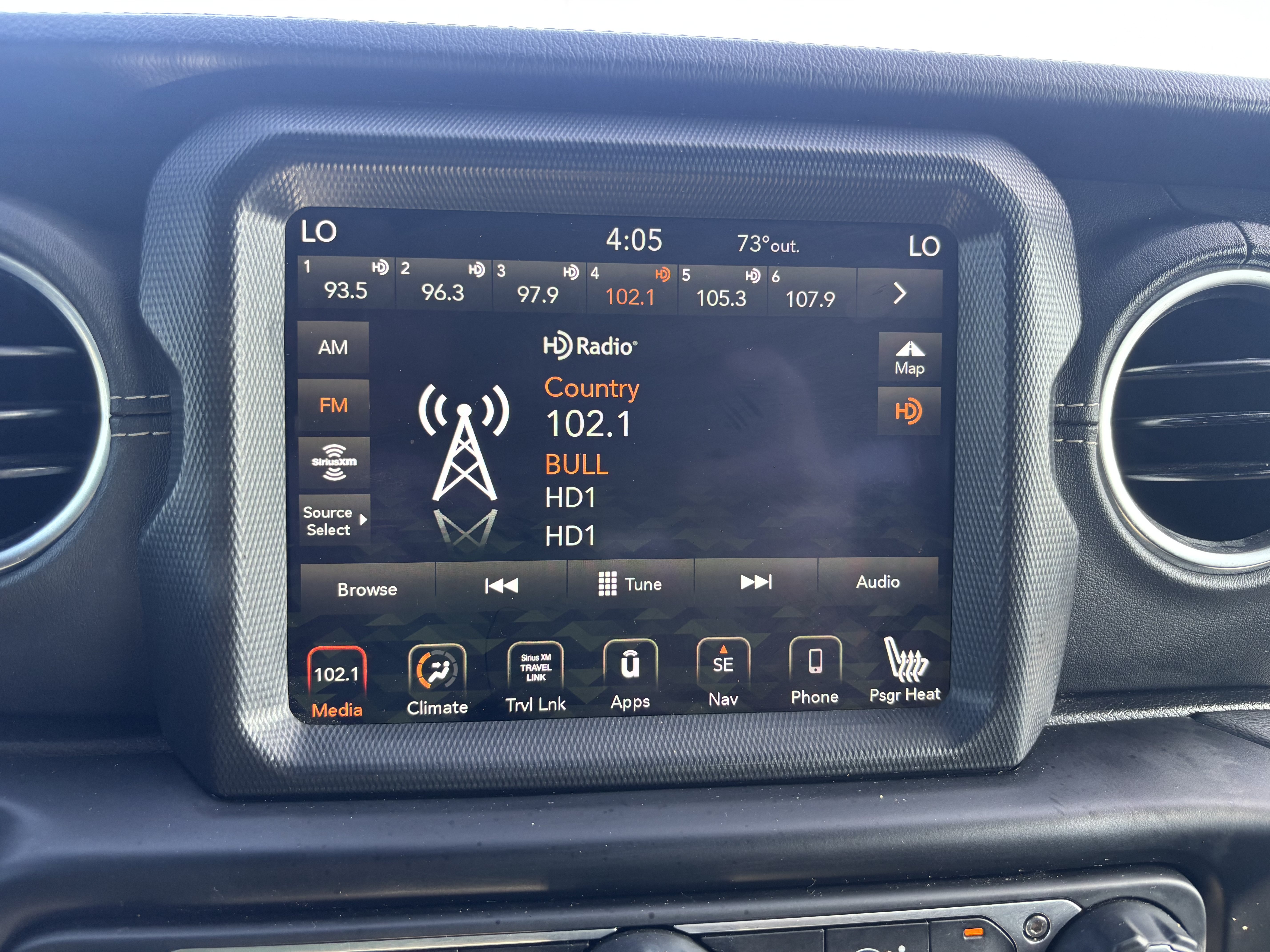 Used 2021 Jeep Wrangler Unlimited Sahara w/ Cold Weather Group AWD/4WD image 13