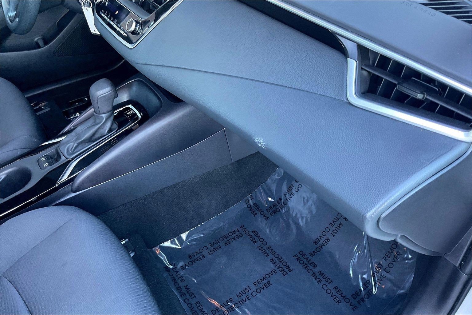 Used 2022 Toyota Corolla LE image 19