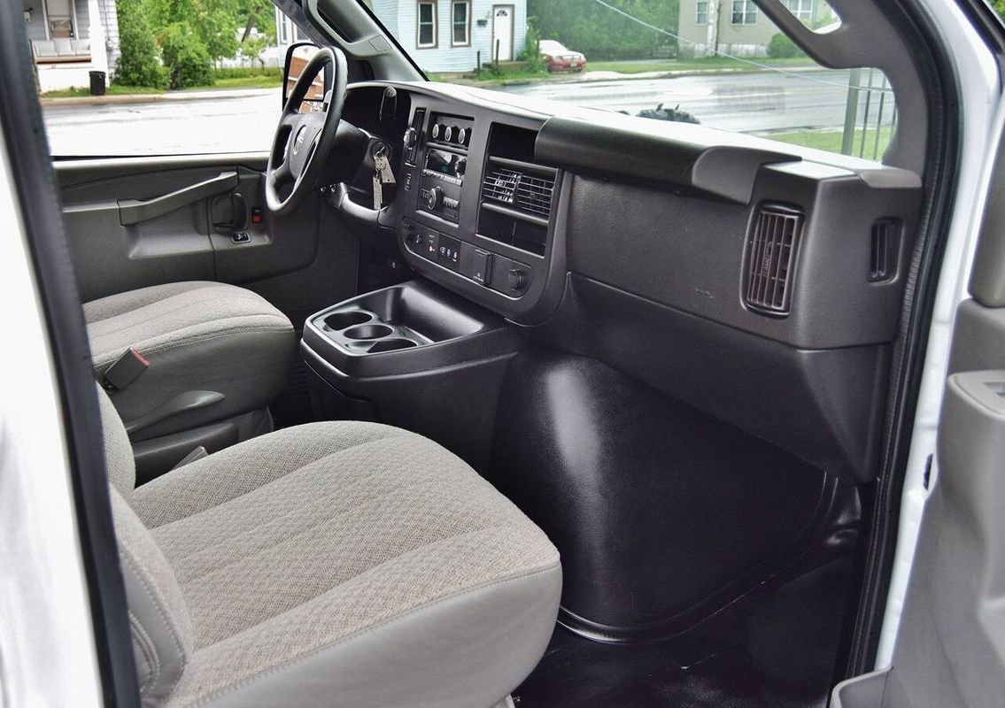 Used 2019 GMC Savana 2500 image 31