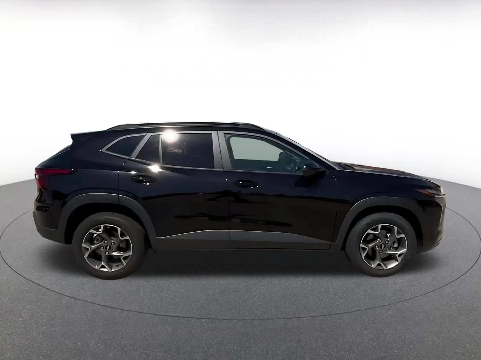 Used 2025 Chevrolet Trax LT w/ LT Convenience Package FWD image 16