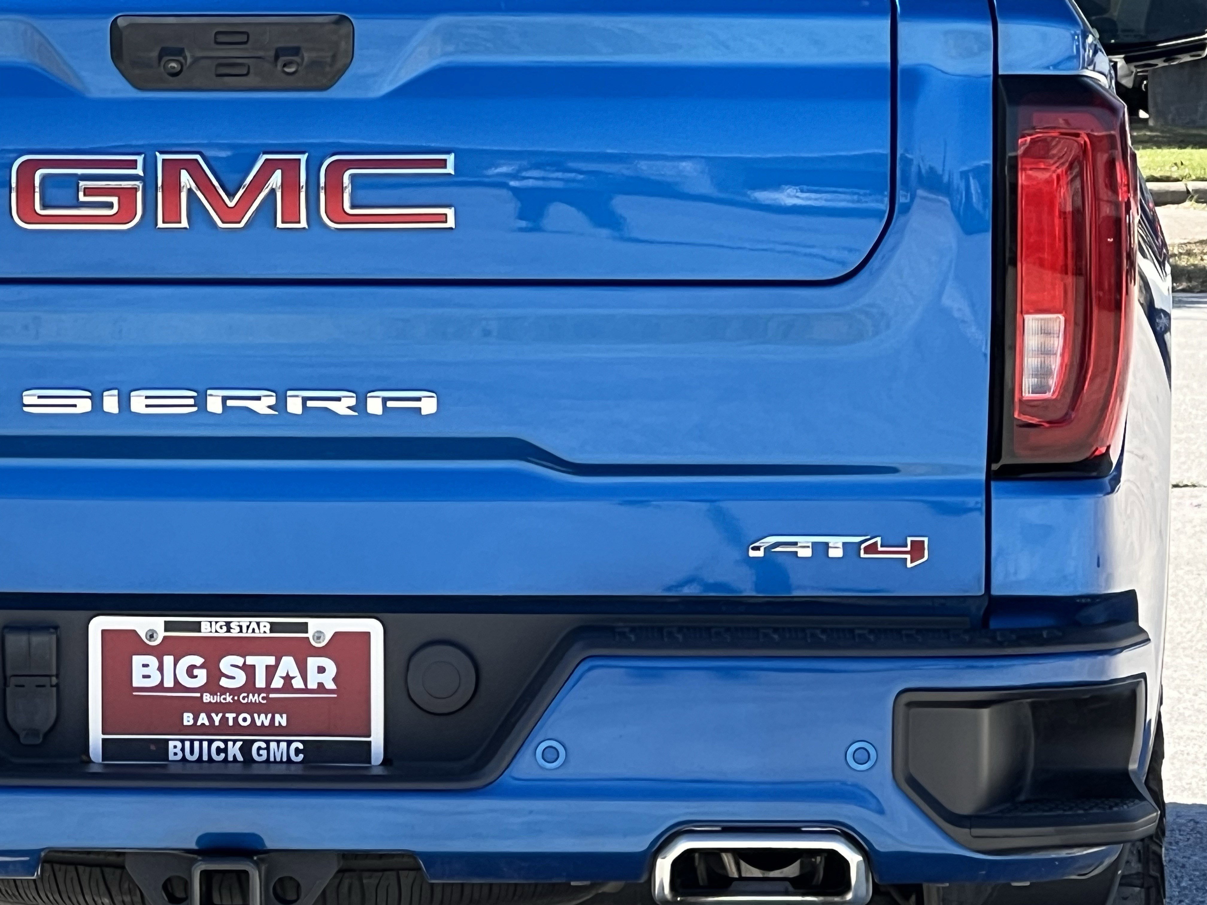 Used 2024 GMC Sierra 1500 AT4 w/ Technology Package image 5