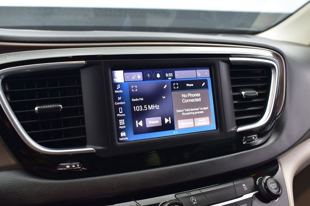 Used 2022 Chrysler Voyager LX FWD image 13