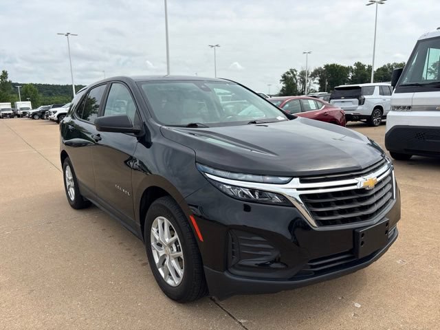 Used 2024 Chevrolet Equinox LS w/ LS Convenience Package FWD image 1