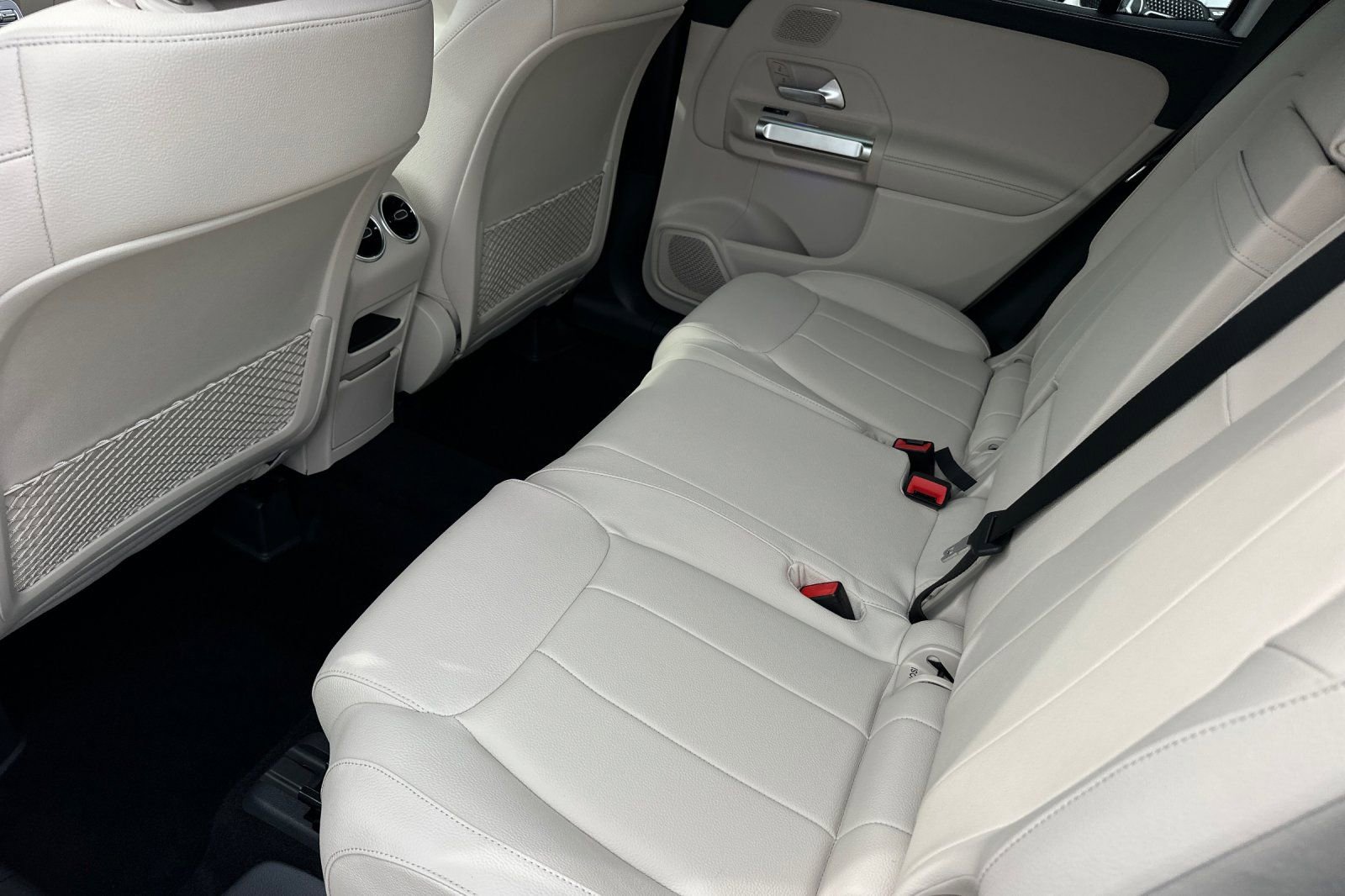 New 2026 Mercedes-Benz GLB 250 image 10