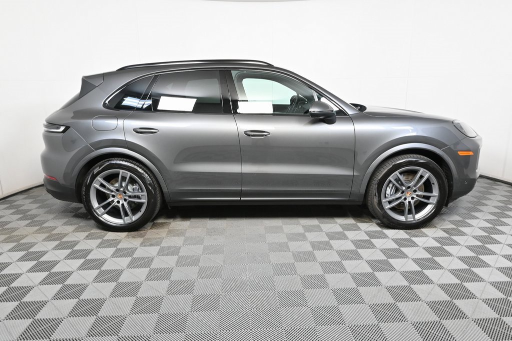 Used 2025 Porsche Cayenne image 30