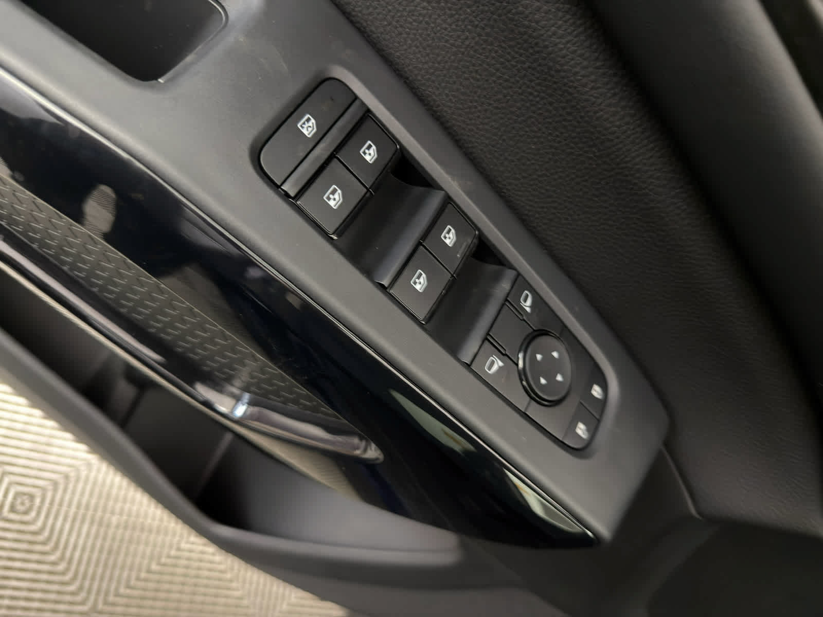 New 2026 Nissan Pathfinder SV w/ Cargo Package FWD image 24