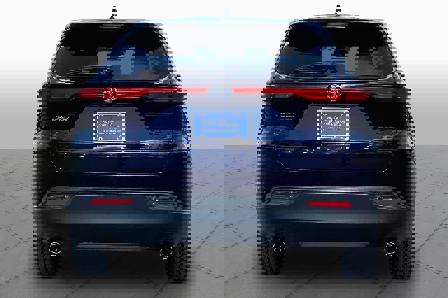 Used 2024 Toyota Venza LE AWD/4WD image 5