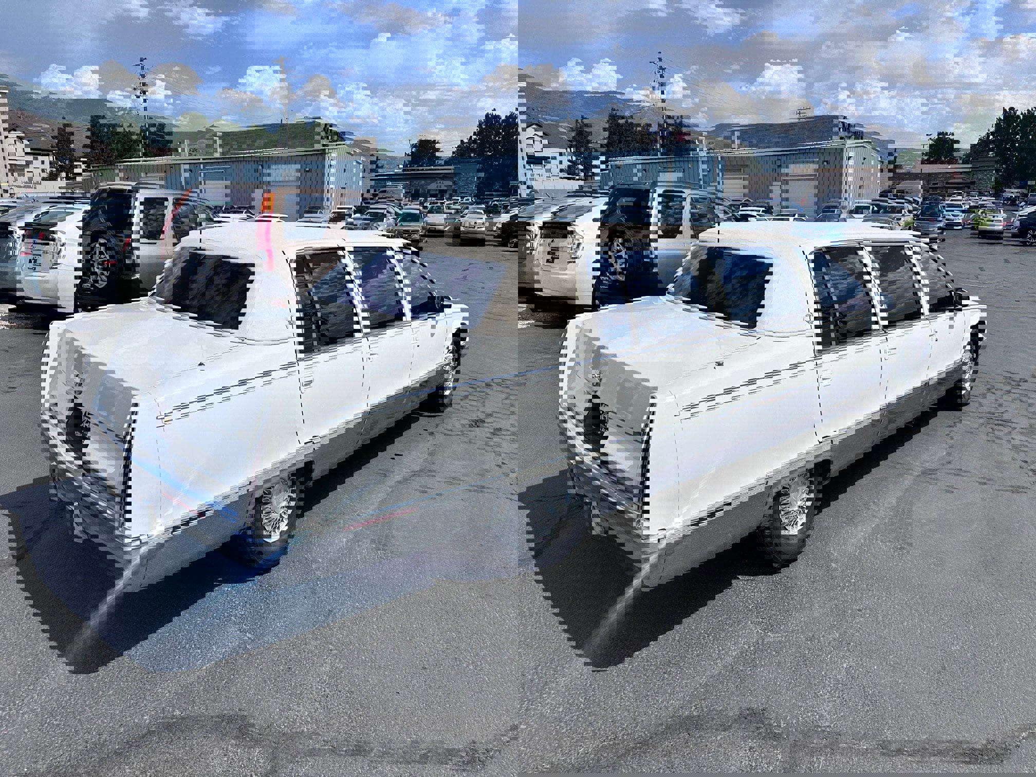 Used 1996 Cadillac Fleetwood Brougham image 3