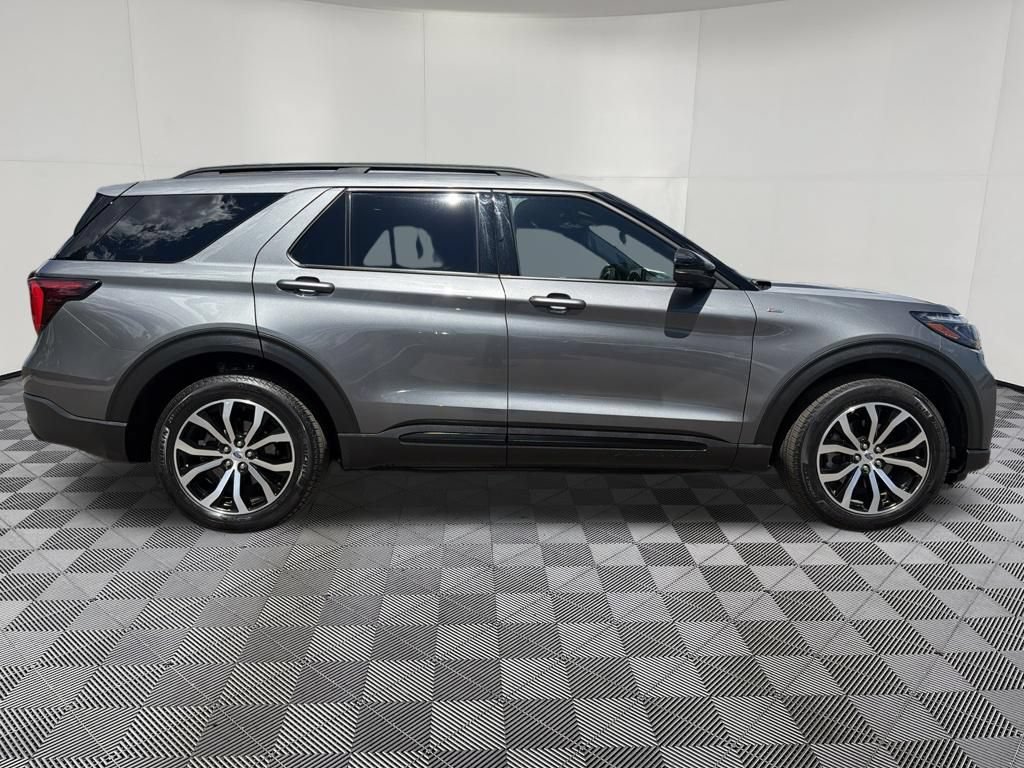 Used 2025 Ford Explorer ST-Line AWD/4WD image 8