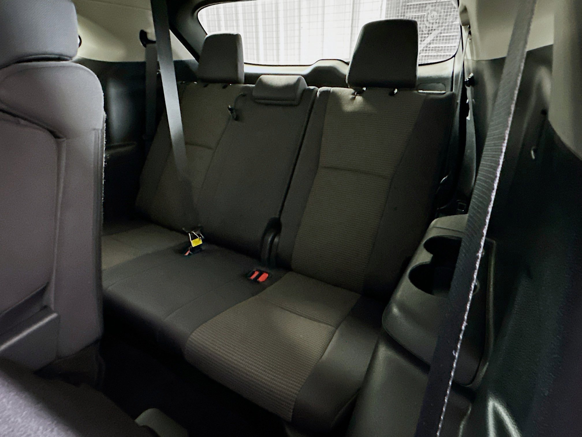 Used 2025 Toyota Highlander LE FWD image 30