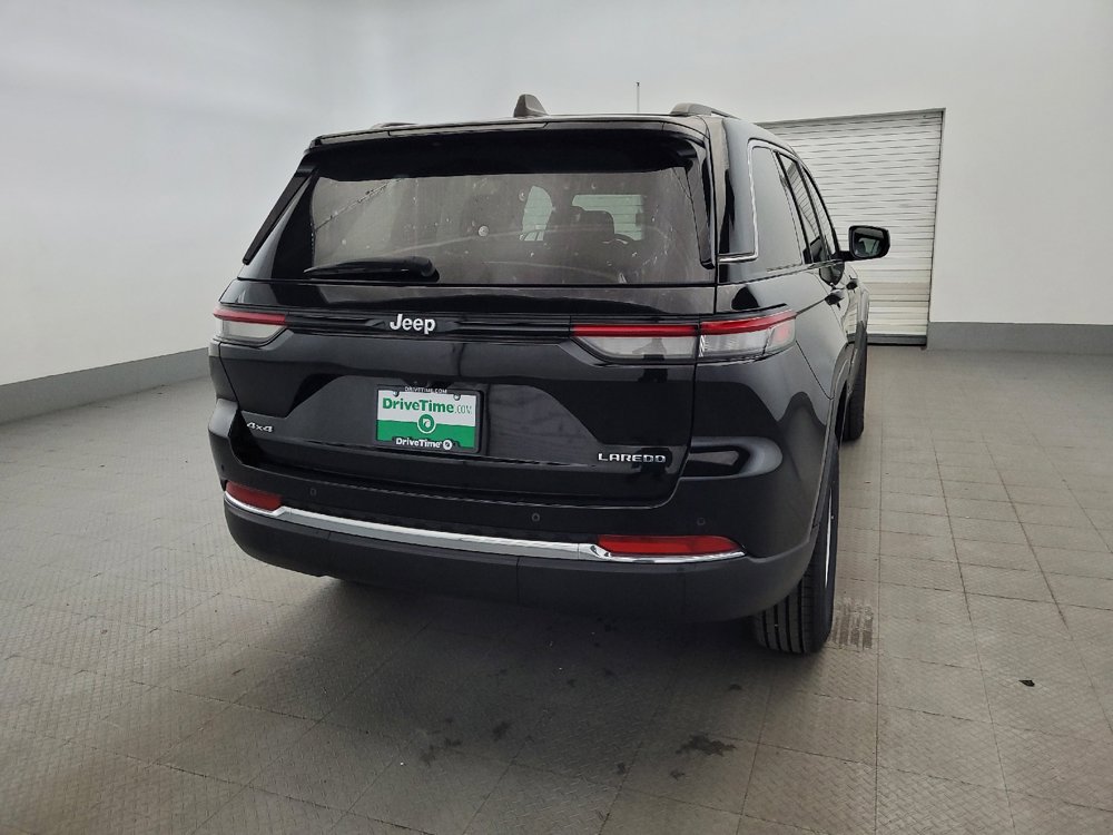 Used 2023 Jeep Grand Cherokee Laredo AWD/4WD image 7