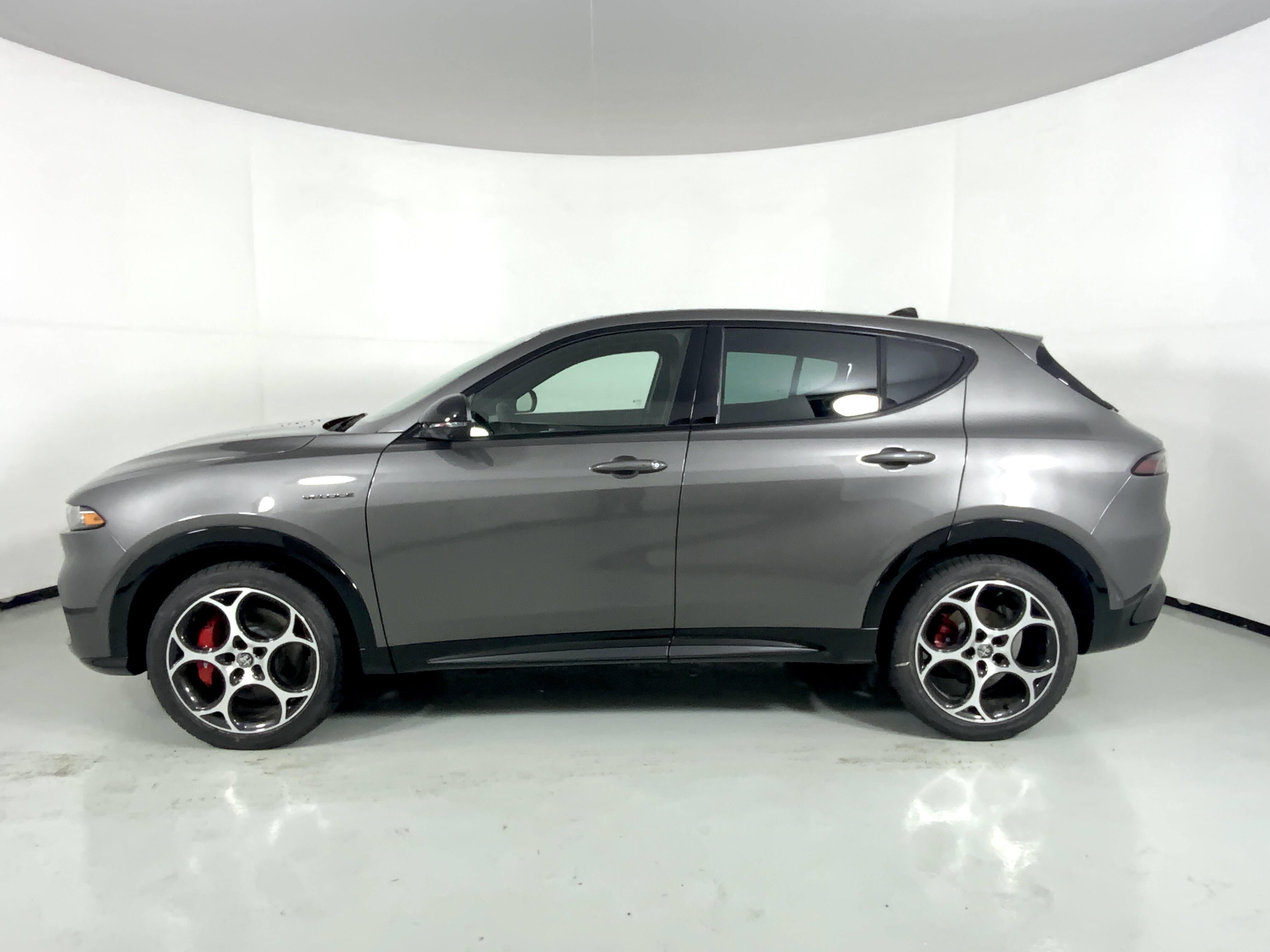 New 2025 Alfa Romeo Tonale w/ Premium Package AWD/4WD image 10