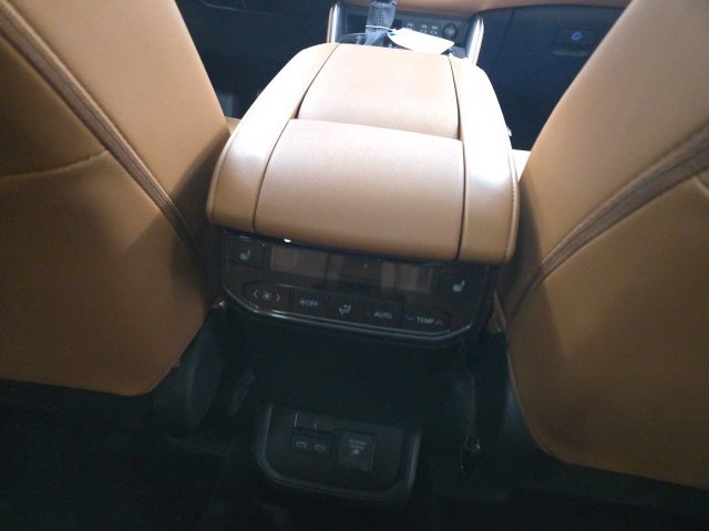 New 2026 Toyota Highlander Platinum image 13