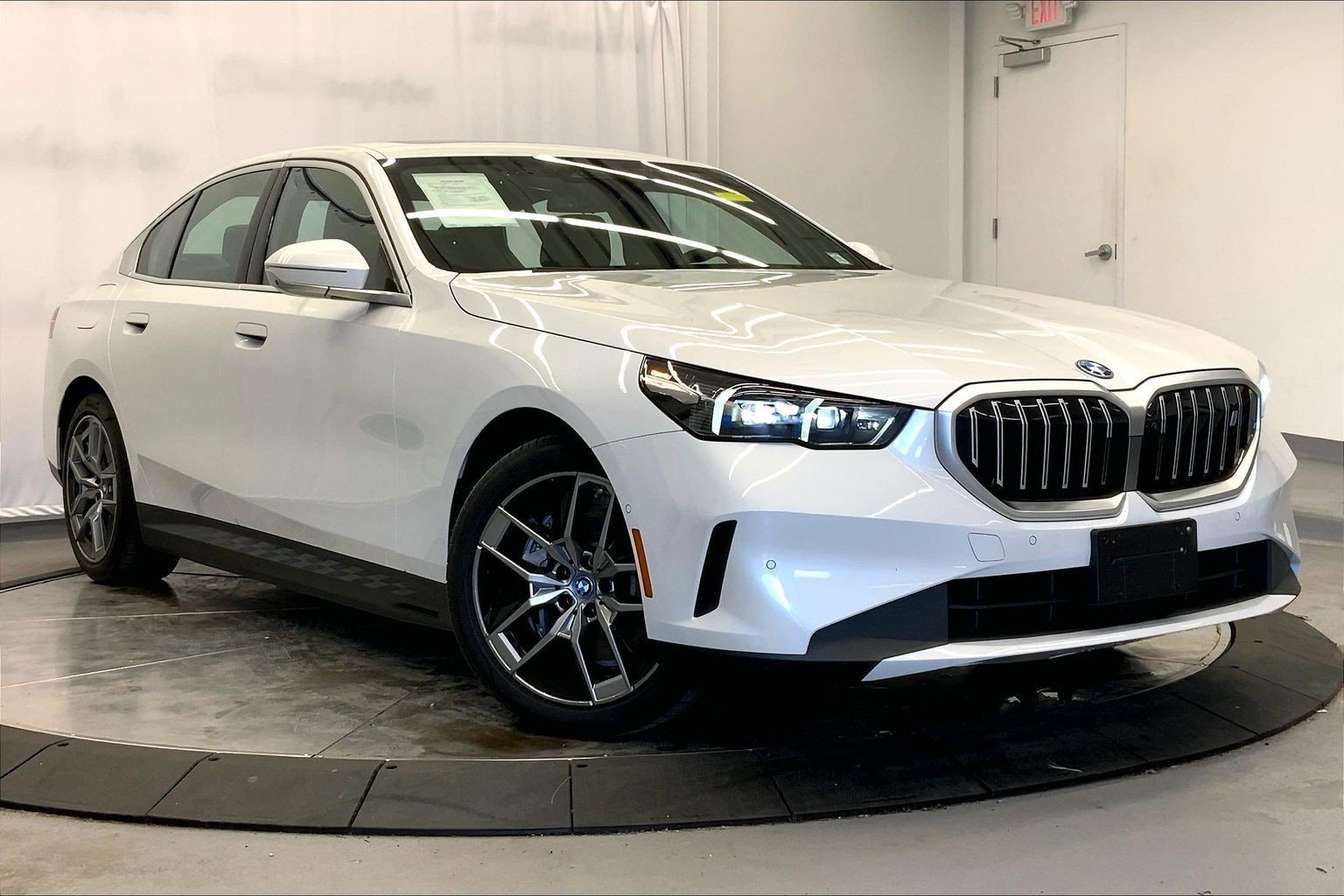 Used 2025 BMW i5 xDrive40 w/ Premium Package image 1