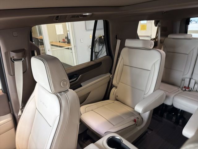 Used 2026 GMC Yukon Denali w/ Sun & Power Step Package image 22