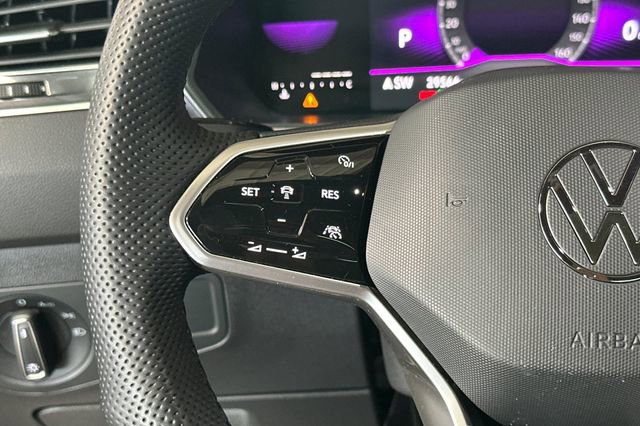 Certified 2022 Volkswagen Tiguan SE R-Line FWD image 31