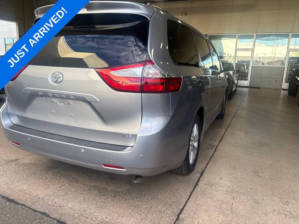 Used 2017 Toyota Sienna FWD image 3
