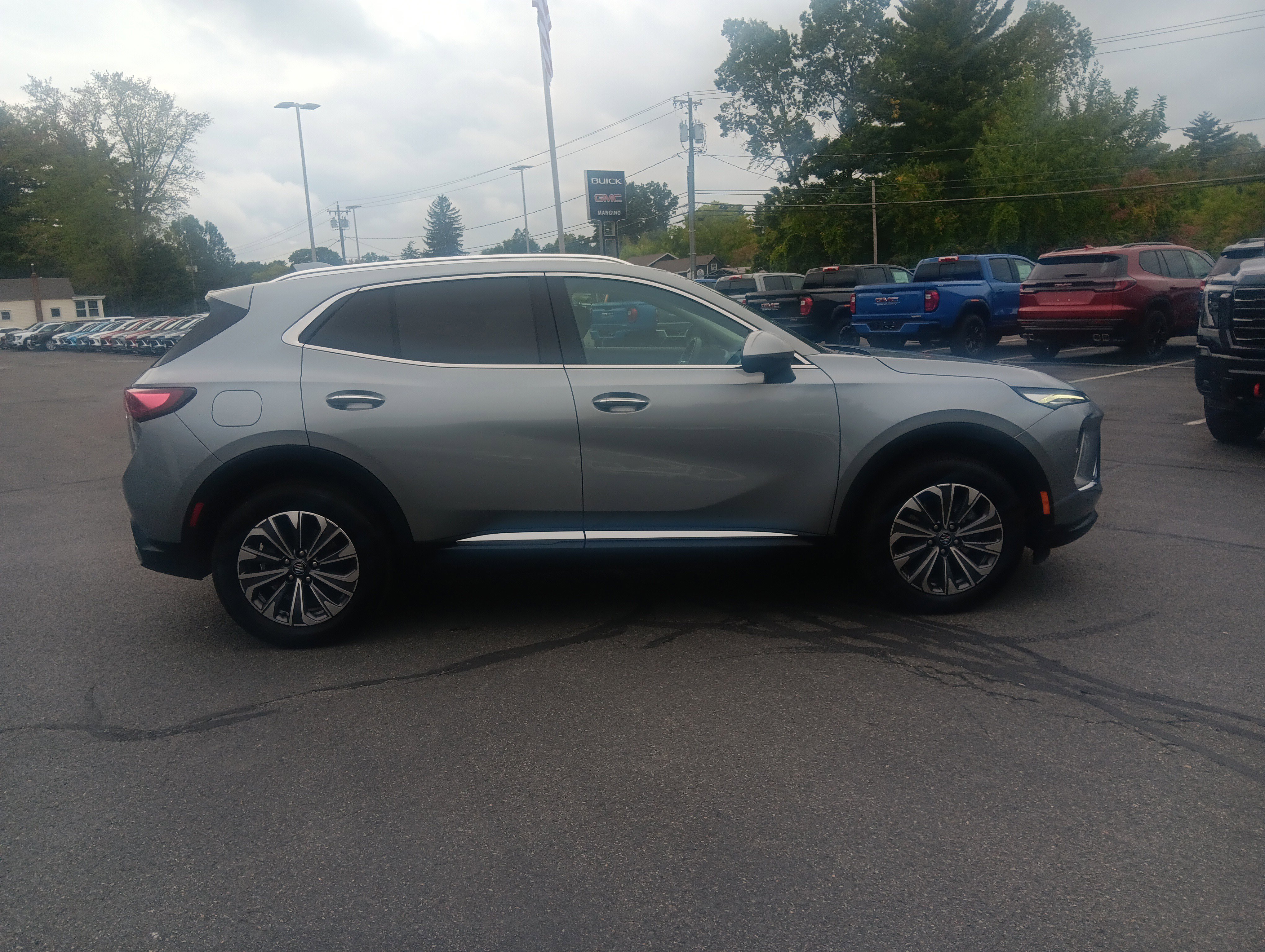 Used 2024 Buick Envision Preferred image 8