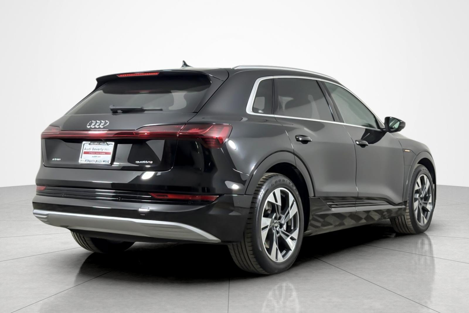 Used 2023 Audi e-tron Premium Plus w/ Premium Plus Package AWD/4WD image 5