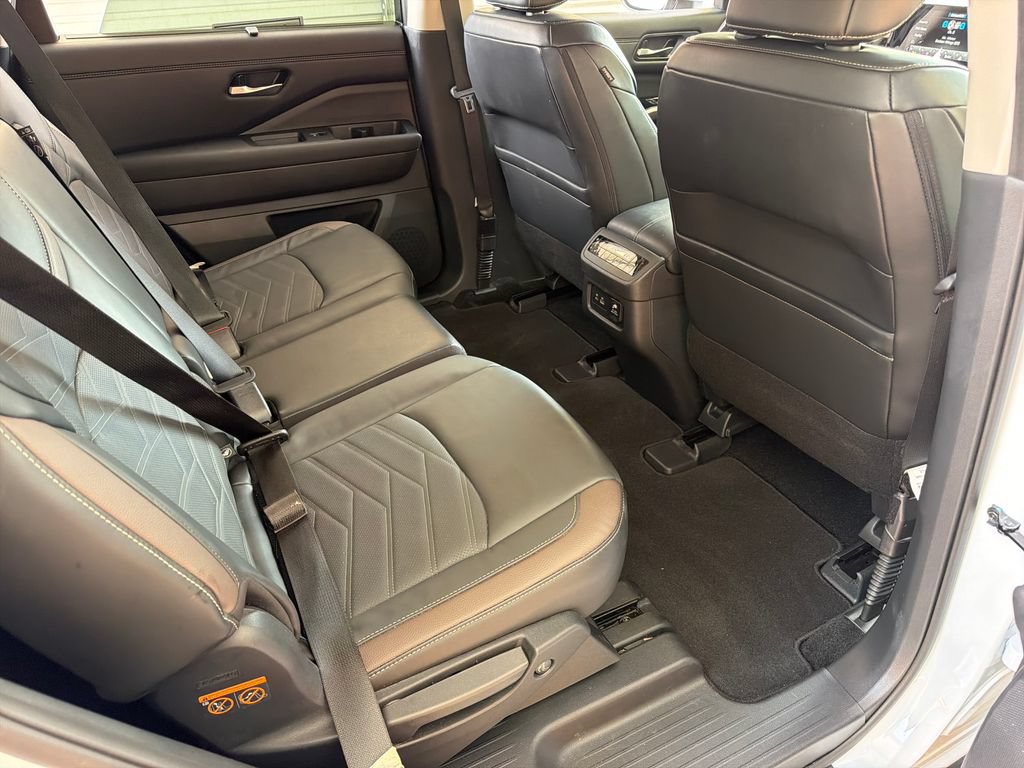 Used 2025 Nissan Pathfinder Platinum w/ Cargo Package FWD image 32