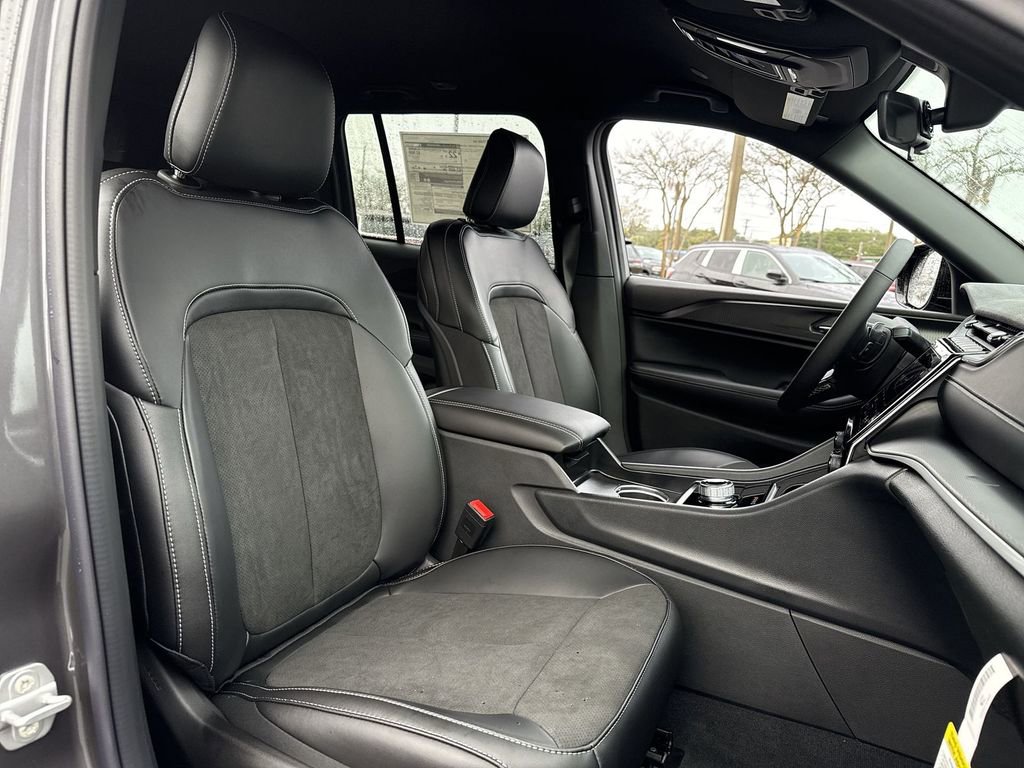 New 2025 Jeep Grand Cherokee Altitude image 26