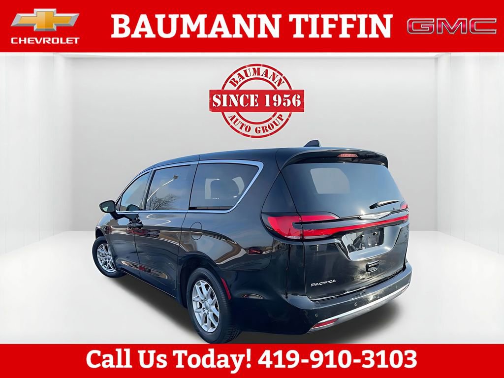 Used 2024 Chrysler Pacifica Touring-L image 8