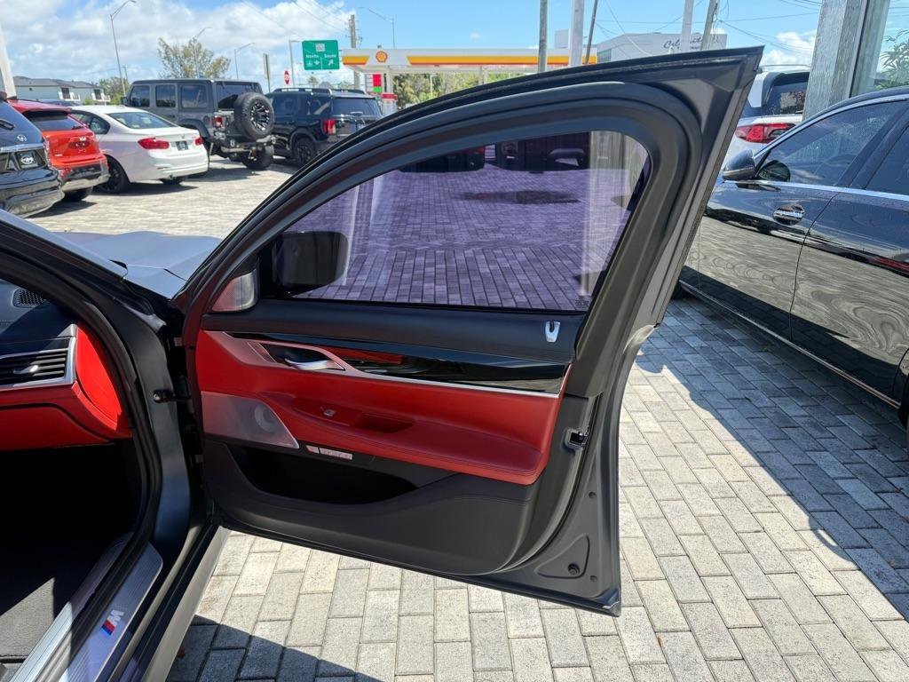 Used 2017 BMW 750i 750i Sedan image 32