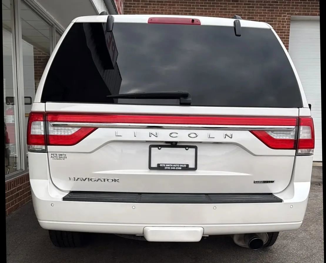 Used 2016 Lincoln Navigator Select image 8