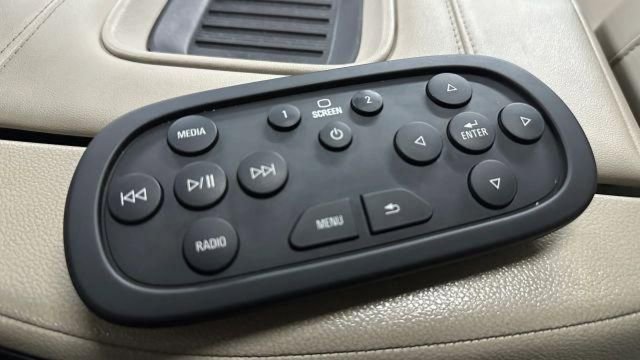 Used 2019 Cadillac Escalade Premium Luxury image 22