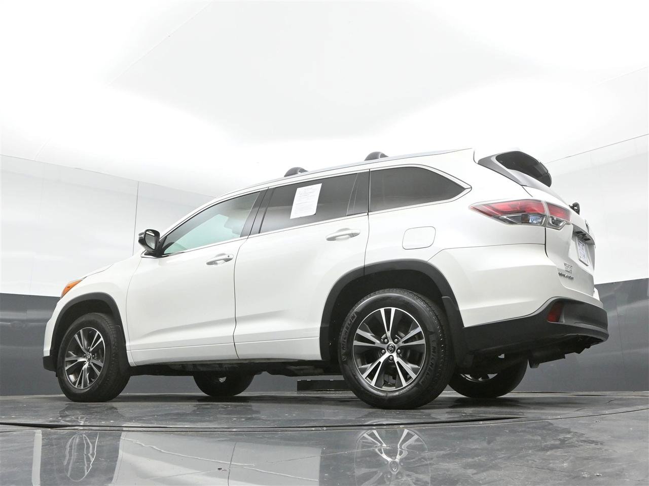 Used 2016 Toyota Highlander XLE AWD/4WD image 35