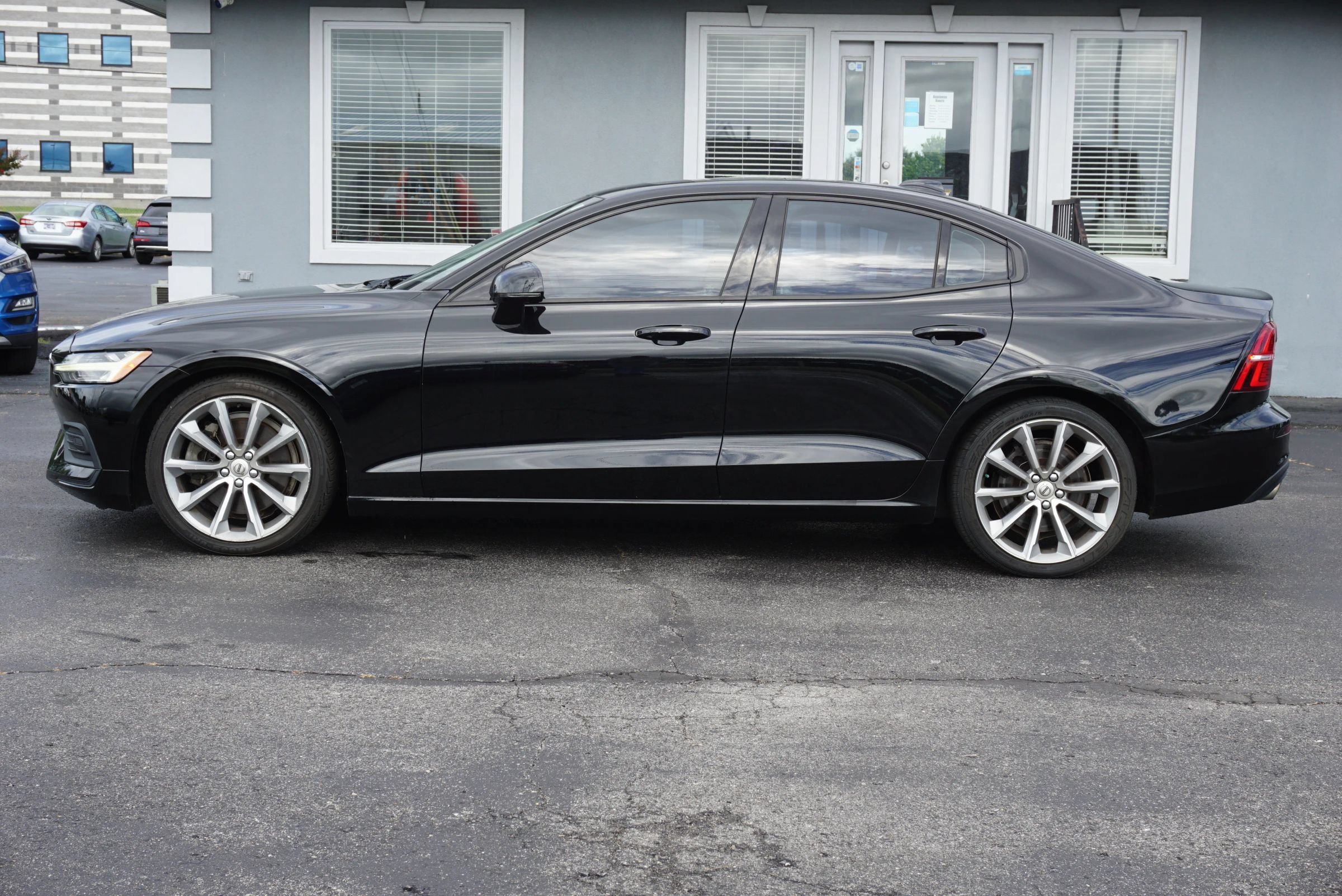 Used 2020 Volvo S60 T6 Momentum w/ Premium Package AWD/4WD image 8