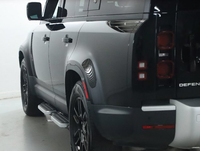 Certified 2023 Land Rover Defender 130 SE AWD/4WD image 6