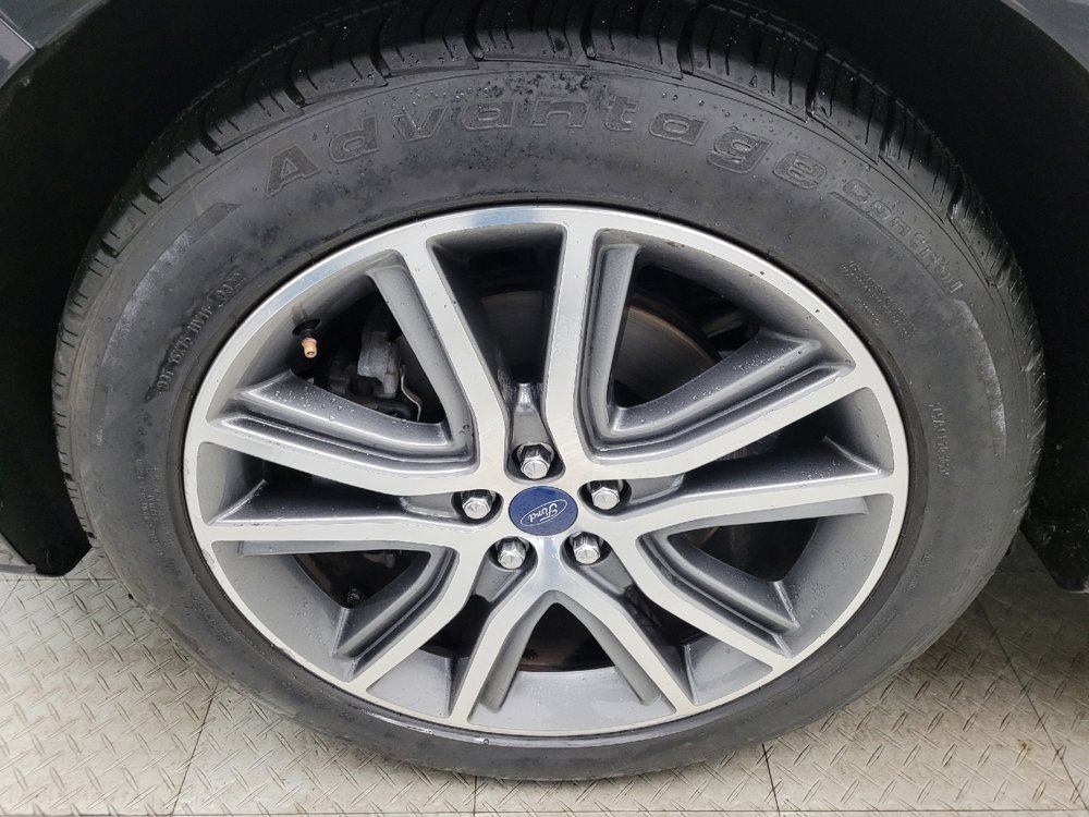 Used 2019 Ford Edge Titanium w/ Equipment Group 301A AWD/4WD image 31