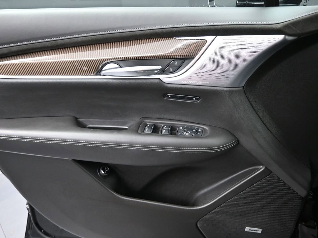 Certified 2025 Cadillac XT6 Premium Luxury w/ Platinum Package image 13