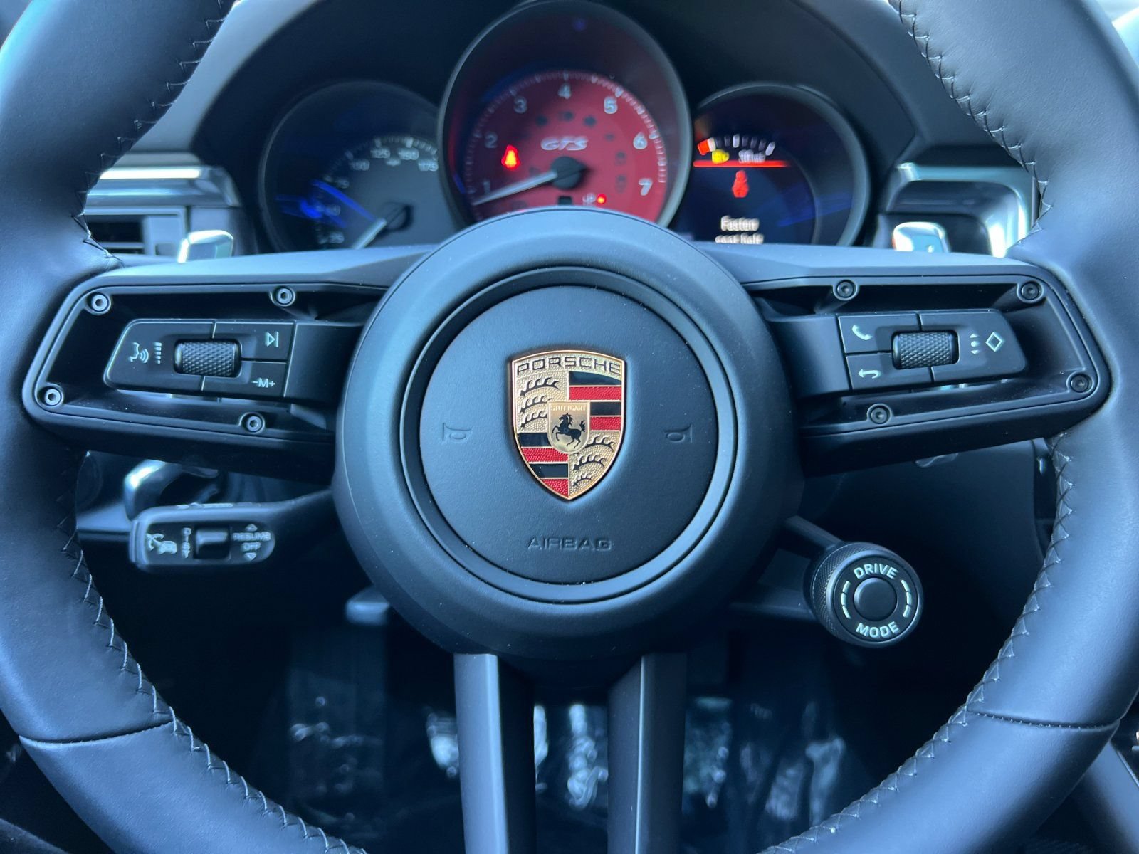Certified 2026 Porsche Macan GTS AWD/4WD image 25