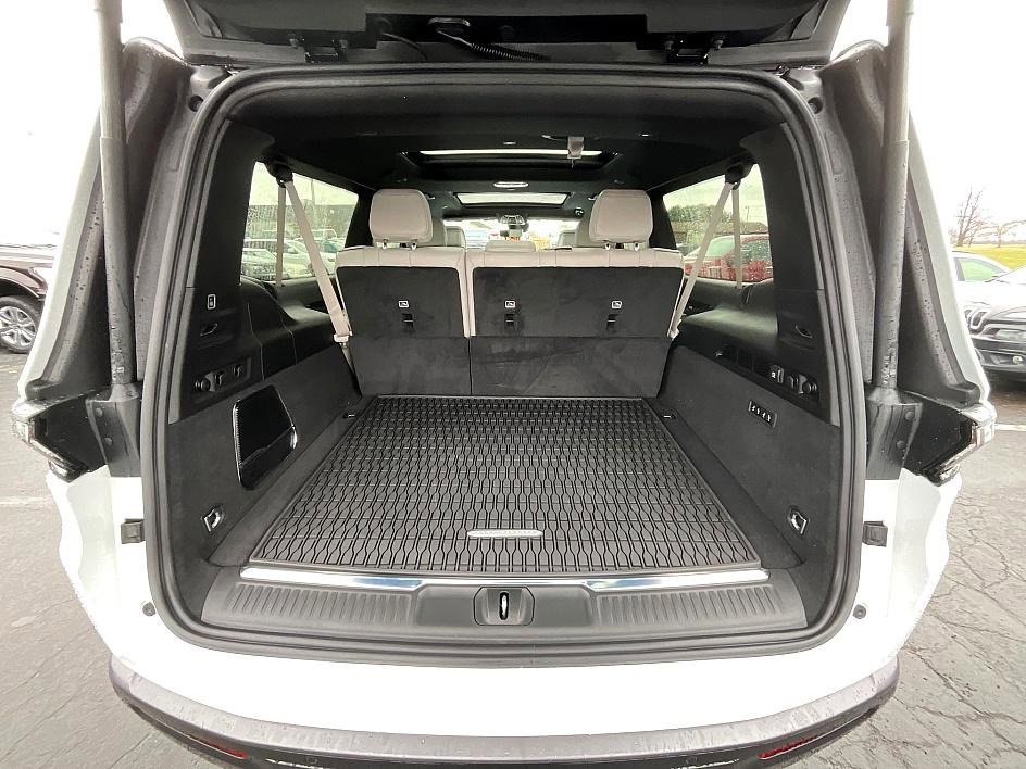 New 2026 Jeep Grand Wagoneer L Summit image 8