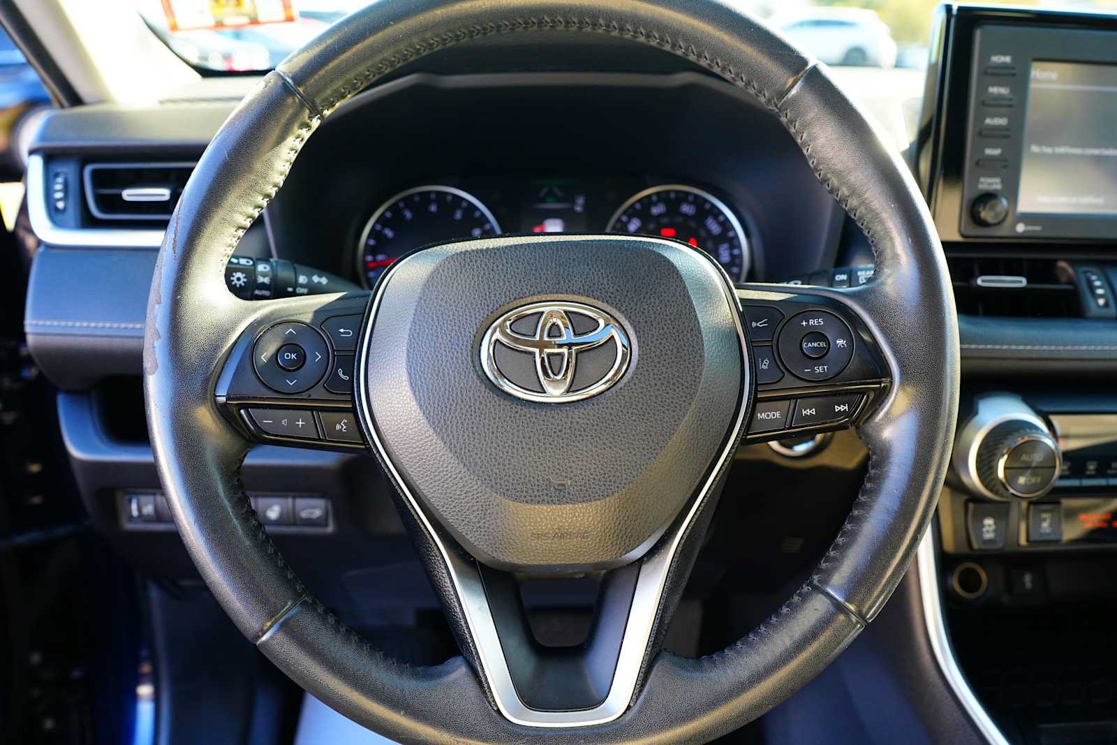 Used 2021 Toyota RAV4 XLE Premium AWD/4WD image 18