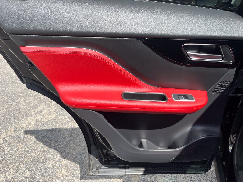 Used 2018 Jaguar F-PACE S AWD/4WD image 37