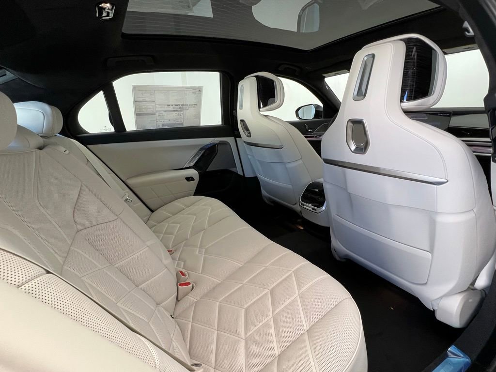 New 2026 BMW 740i w/ Executive Package image 8
