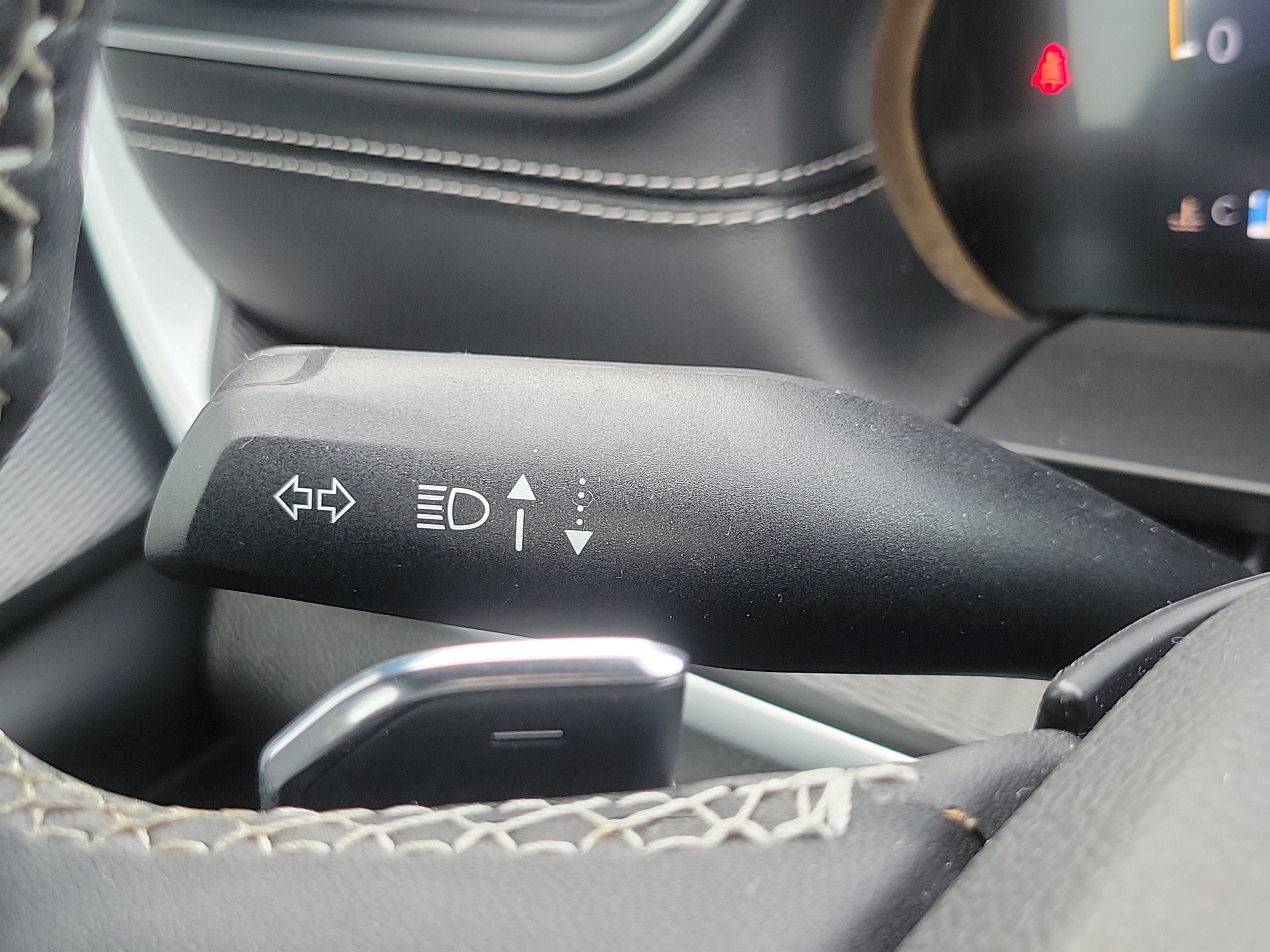 Used 2025 Jeep Grand Cherokee Altitude AWD/4WD image 15