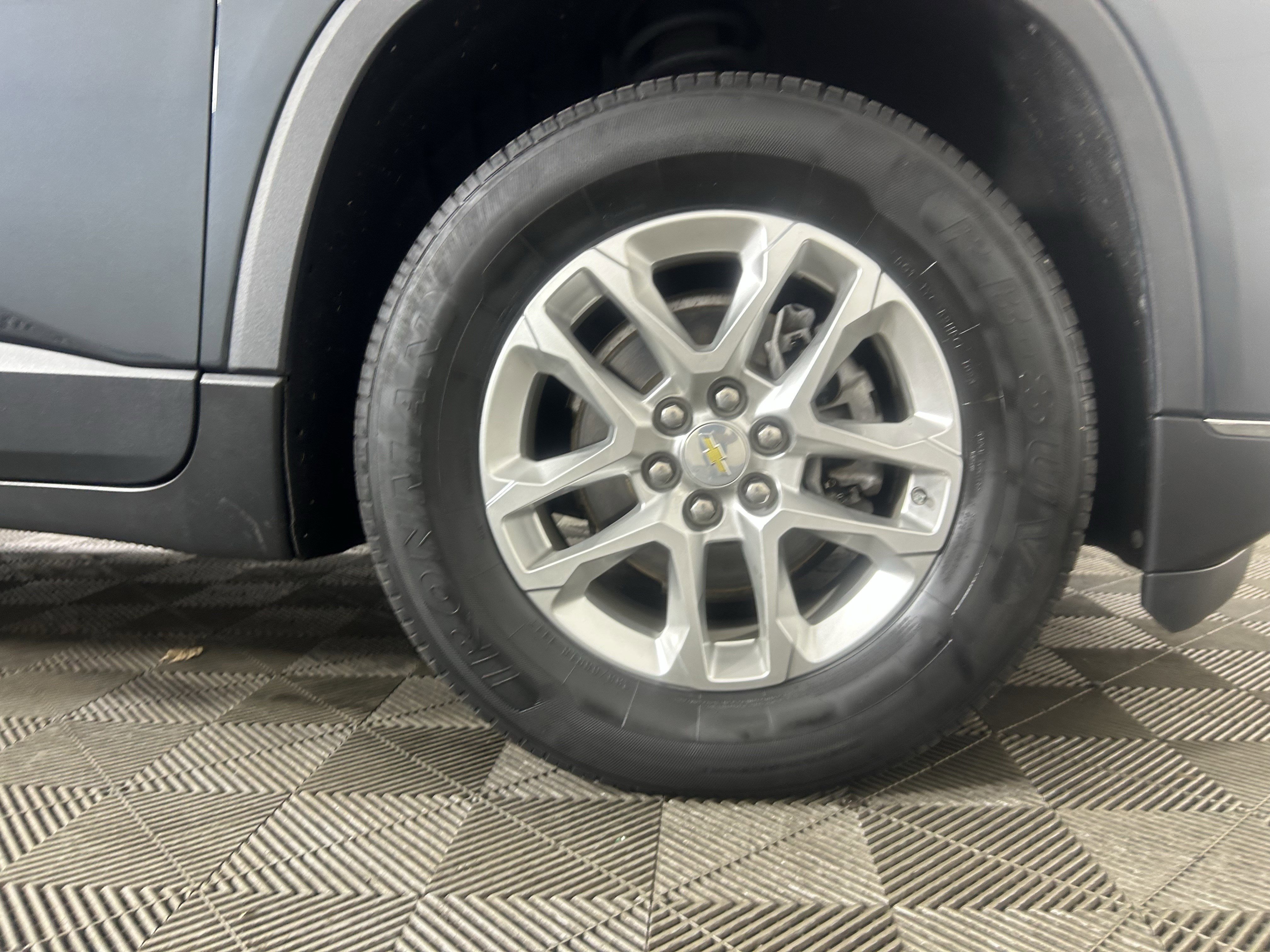 Used 2020 Chevrolet Traverse LT image 47