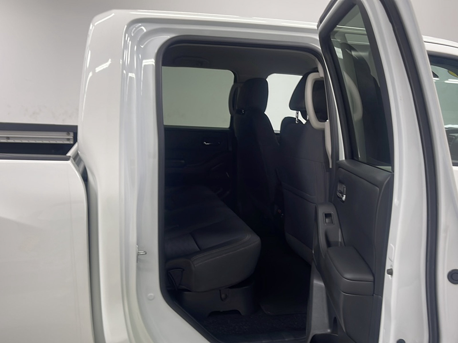 Used 2023 Nissan Frontier SV AWD/4WD image 18