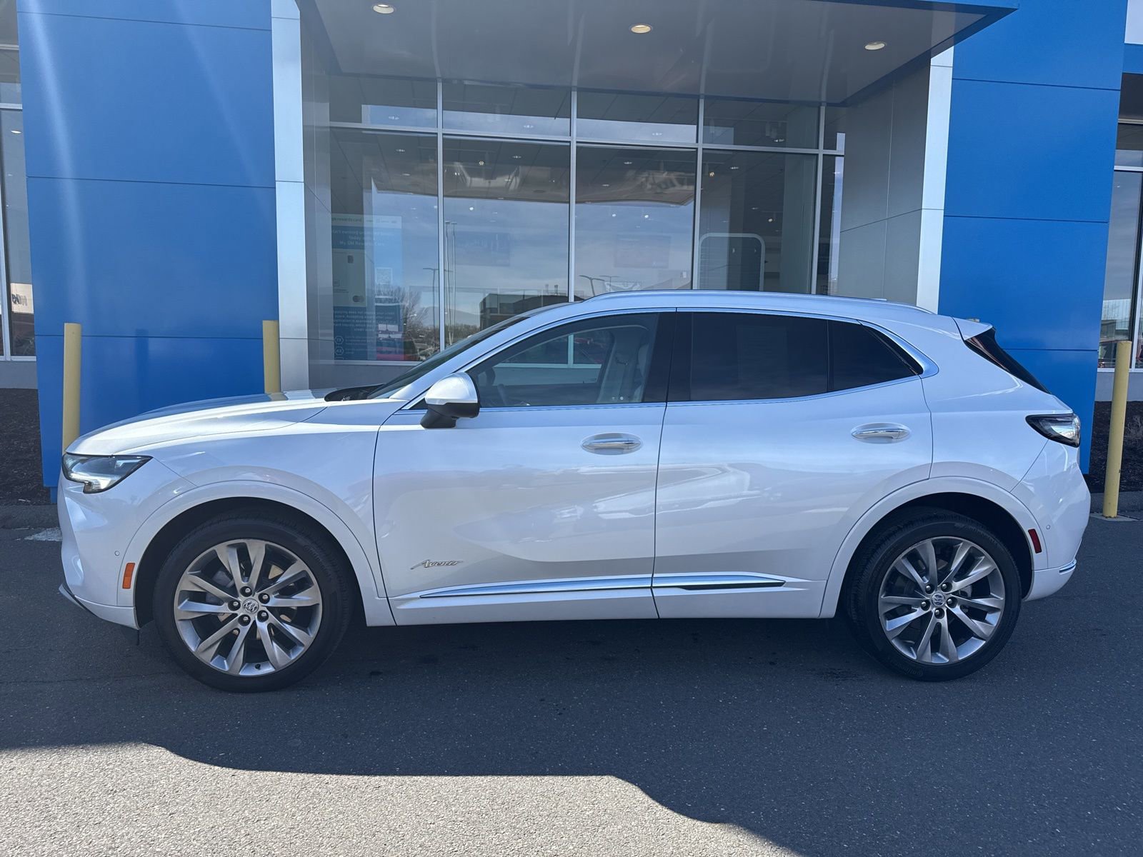 Used 2023 Buick Envision Avenir image 9