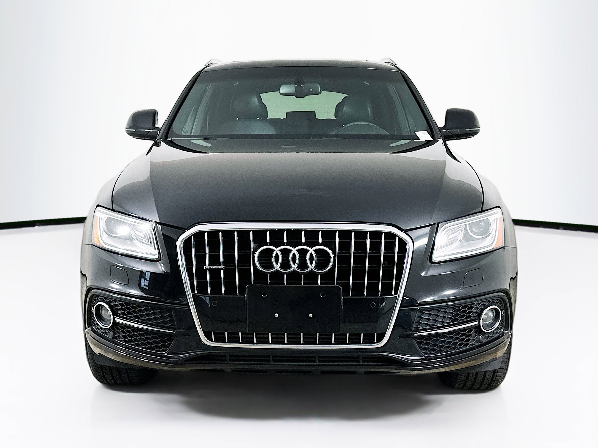 Used 2017 Audi Q5 2.0T Premium Plus w/ Technology Package image 2