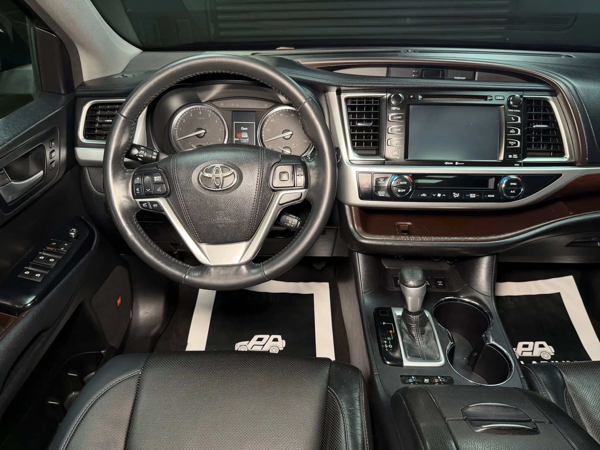 Used 2015 Toyota Highlander Limited Platinum image 32